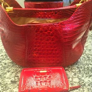 BRAHMIN HOBO W/WALLET